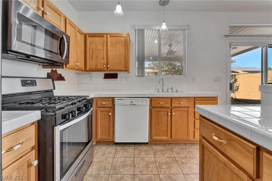 8644 Honey Vine Avenue