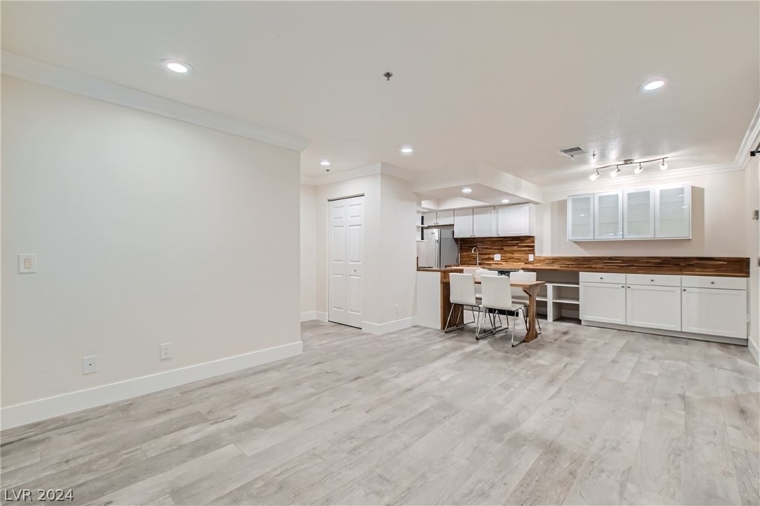 4200 South Valley View Boulevard 1072