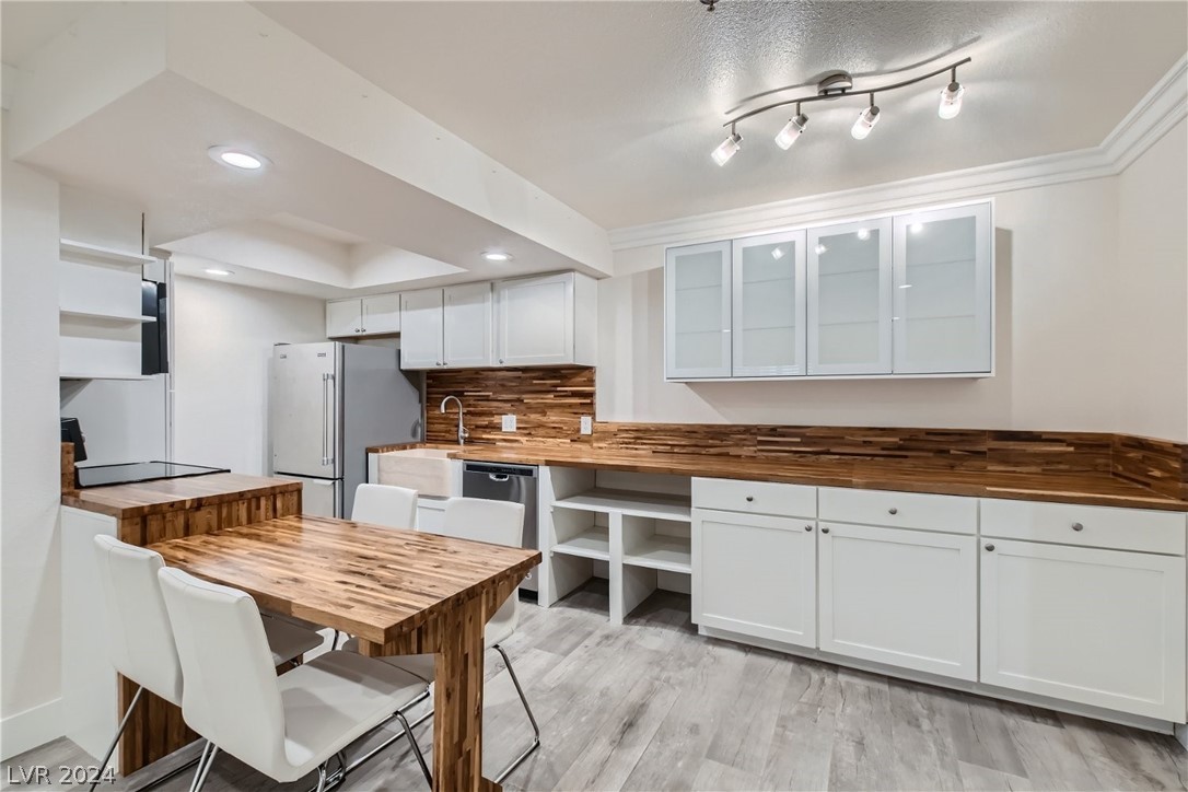 4200 South Valley View Boulevard 1072