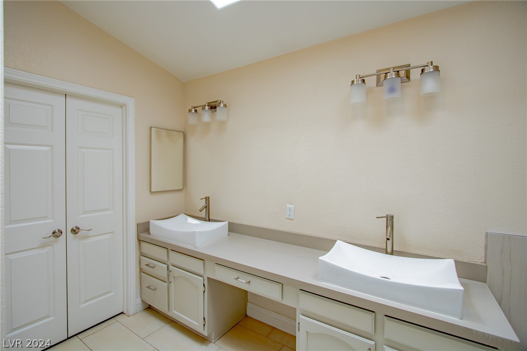 7820 Millhopper Avenue