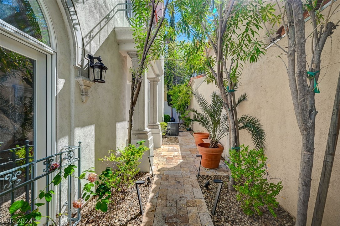 9005 Robinson Ridge Drive