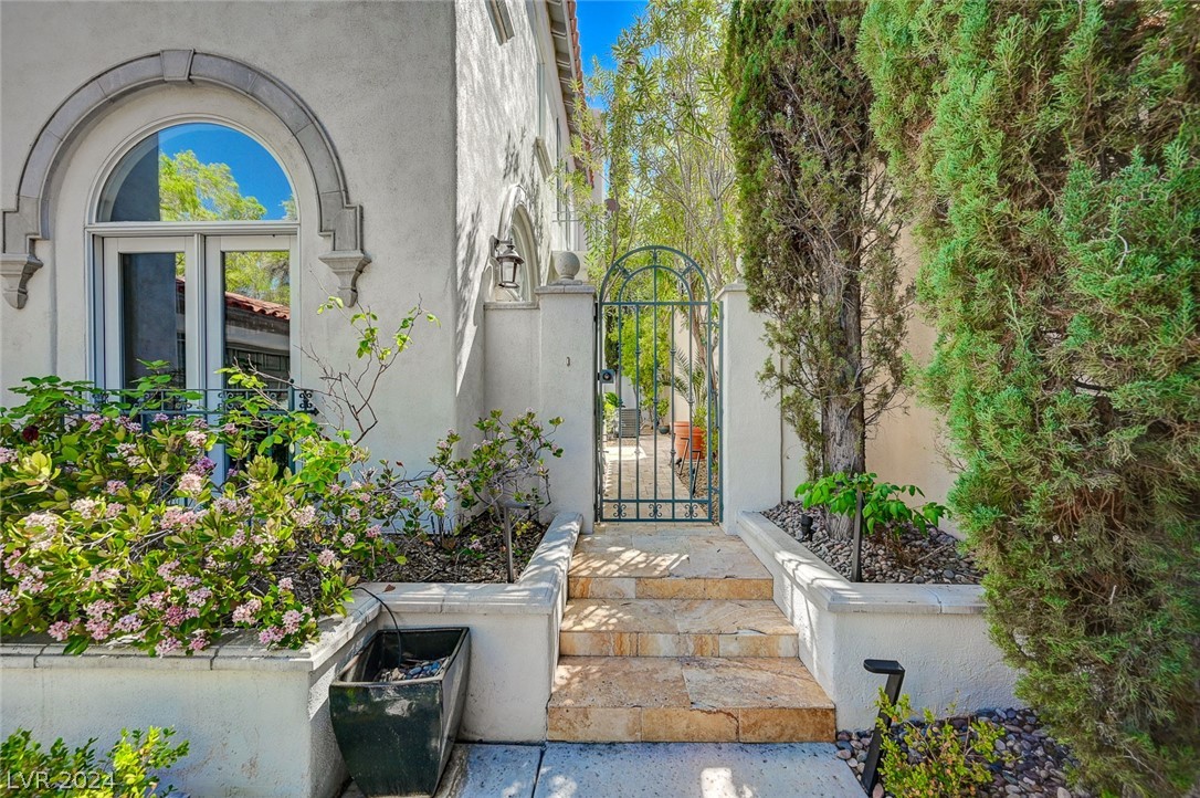 9005 Robinson Ridge Drive