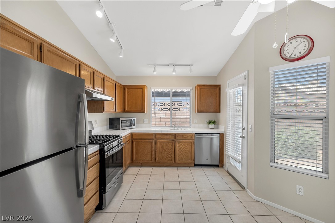 1816 Cedar Bluffs Way