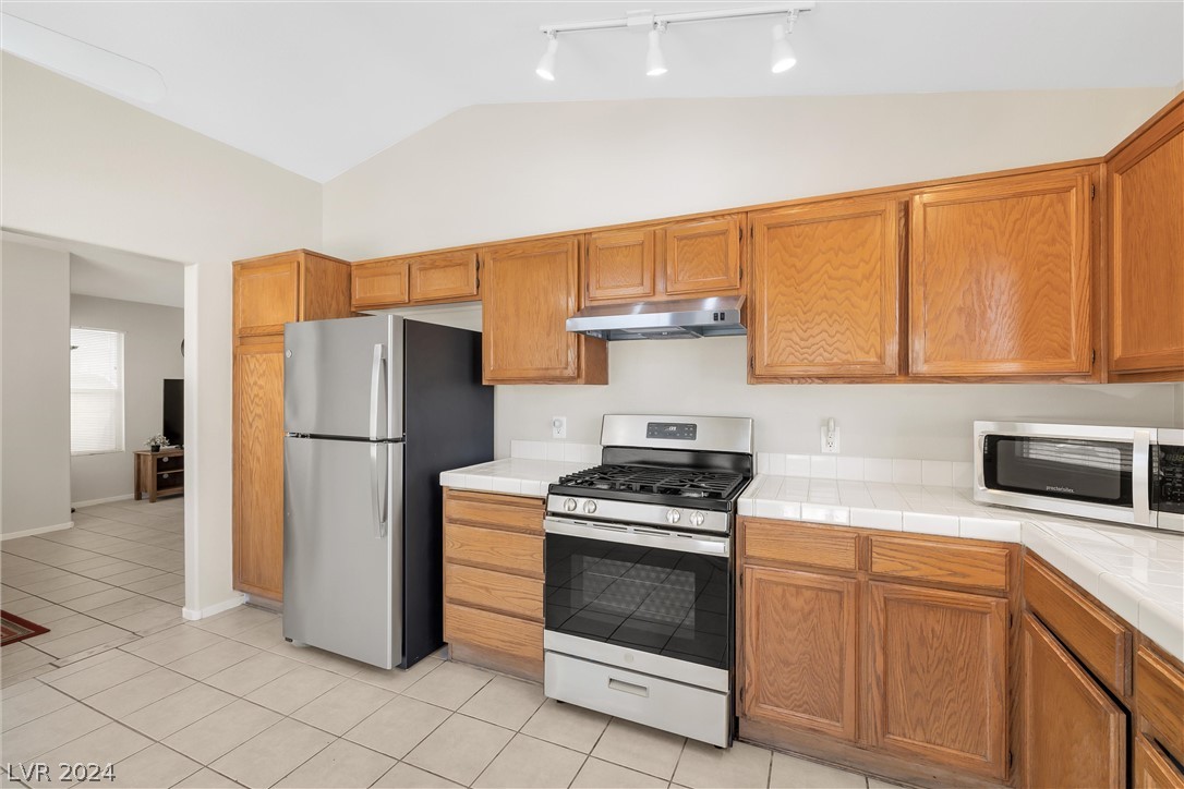 1816 Cedar Bluffs Way
