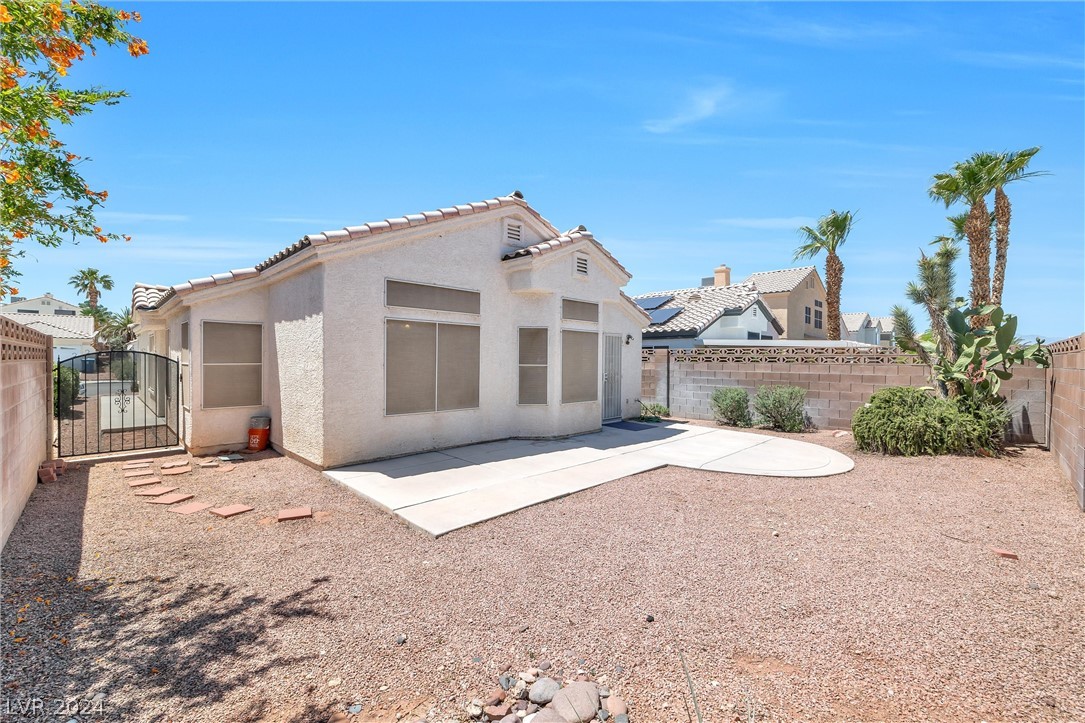 1816 Cedar Bluffs Way