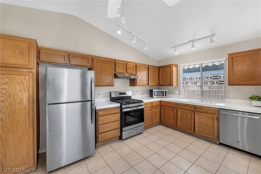 1816 Cedar Bluffs Way