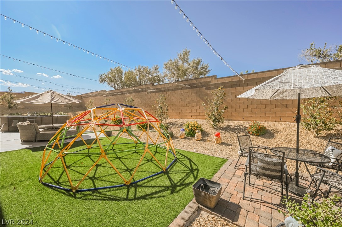 9790 Mosaic Canyon Court