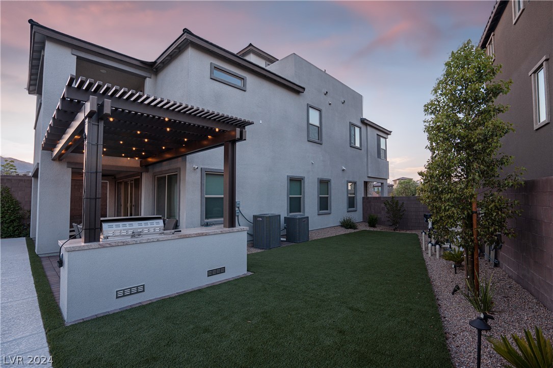 11833 Dragontail Peak Avenue