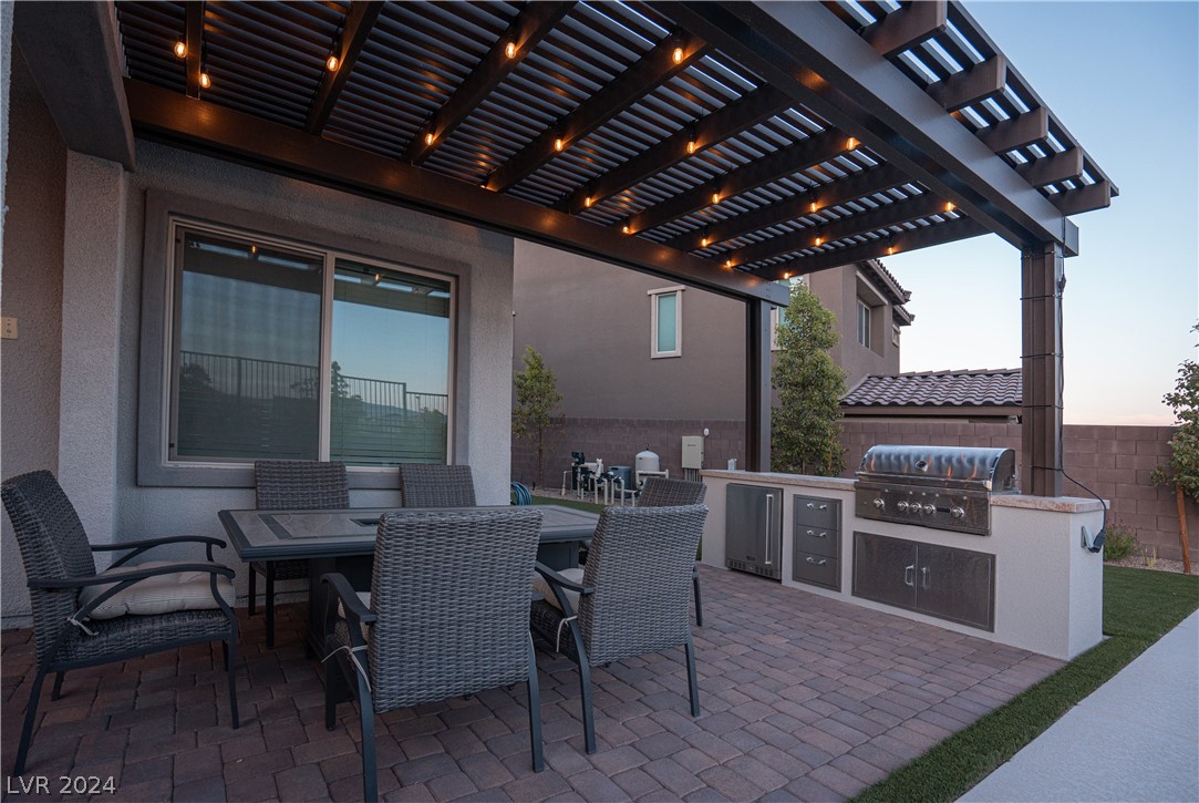 11833 Dragontail Peak Avenue