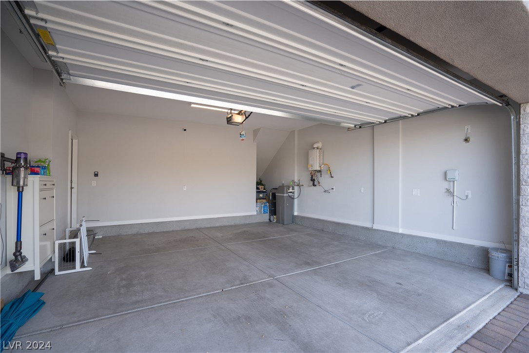 11833 Dragontail Peak Avenue