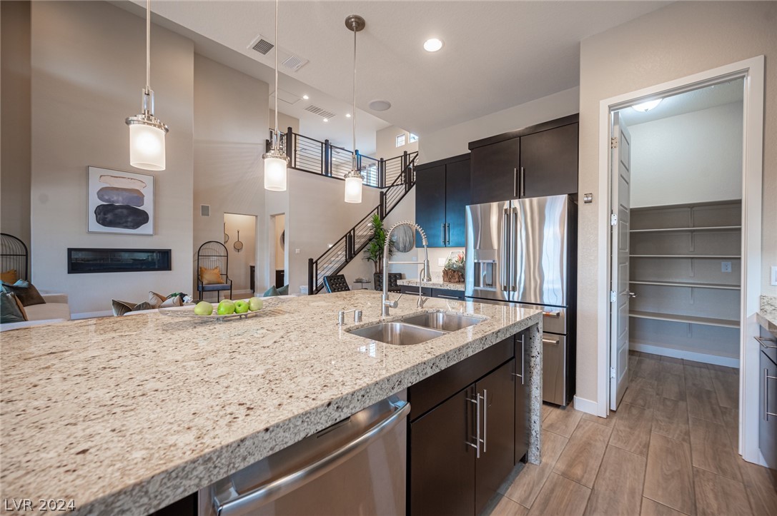 478 Rosina Vista Street