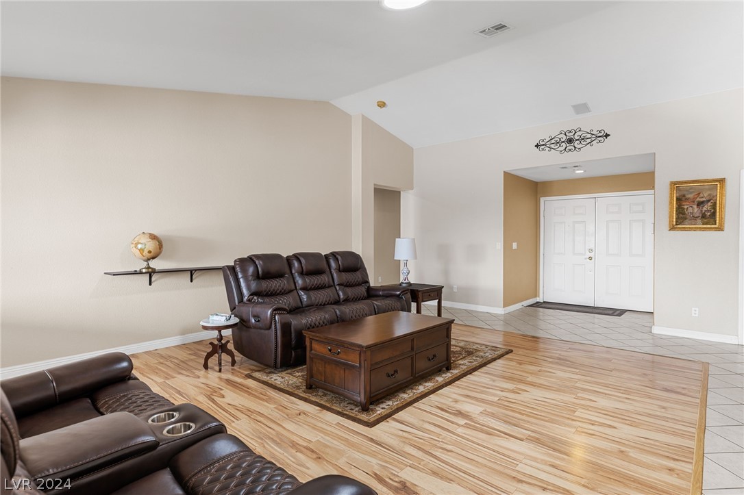 1012 Kings View Court