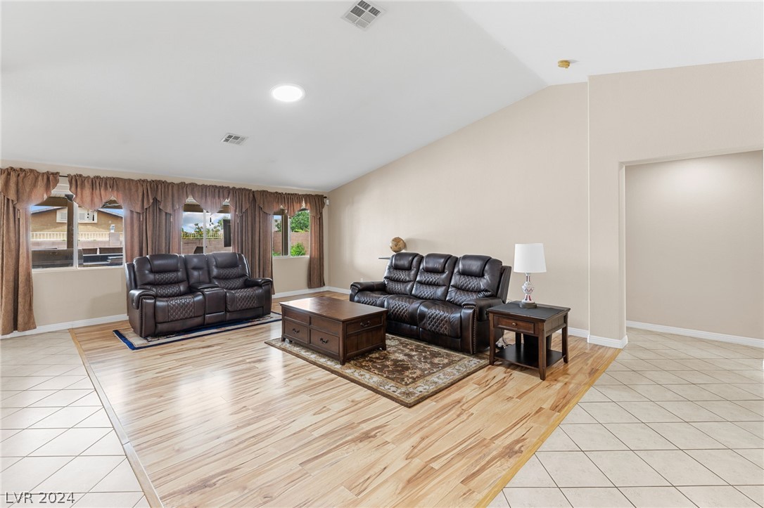 1012 Kings View Court