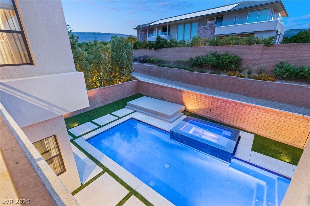 17 Moonfire Drive