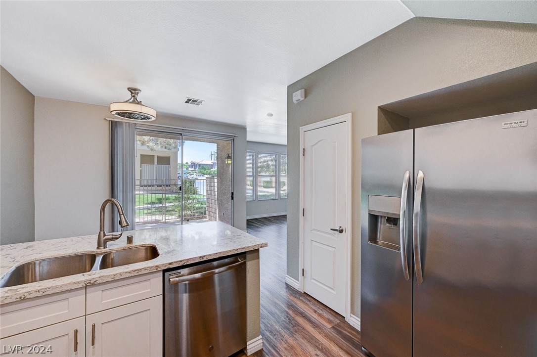 251 South Green Valley Parkway 1412