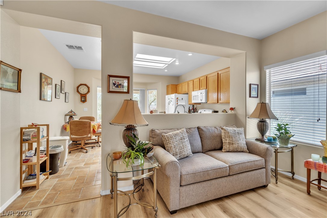 2755 Thunder Bay Avenue