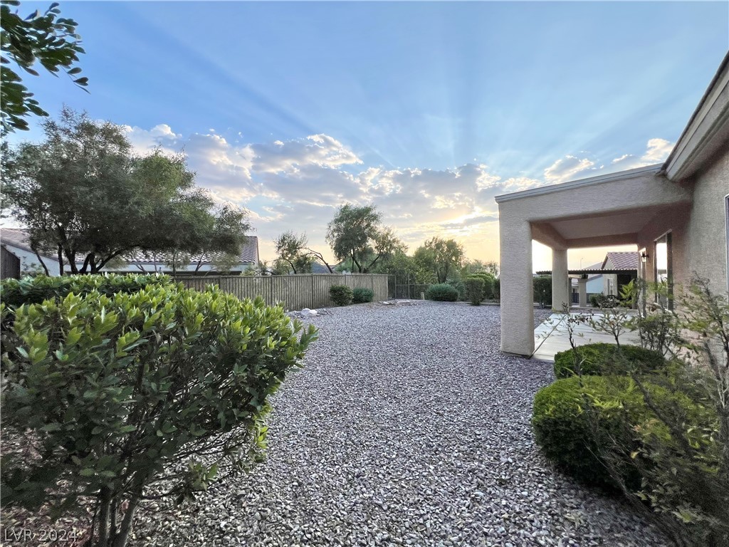 2219 Carrizo Way
