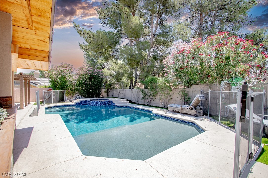 9713 Falling Star Avenue