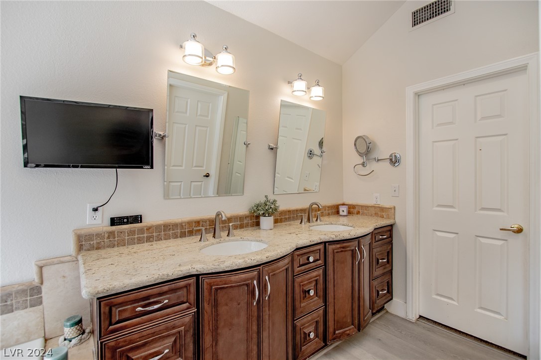 9713 Falling Star Avenue