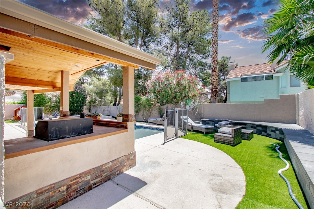 9713 Falling Star Avenue