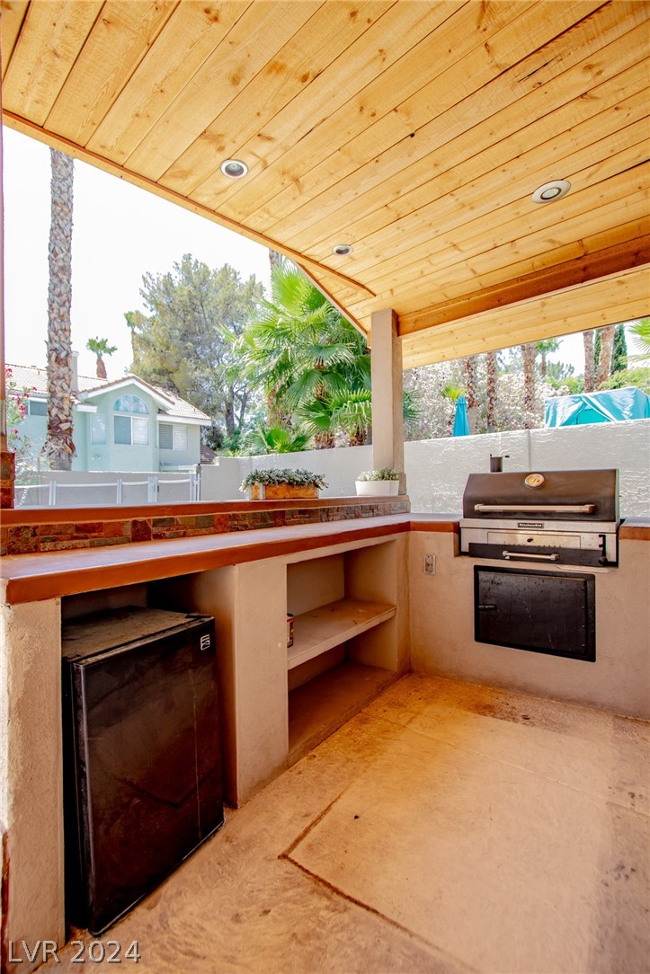 9713 Falling Star Avenue