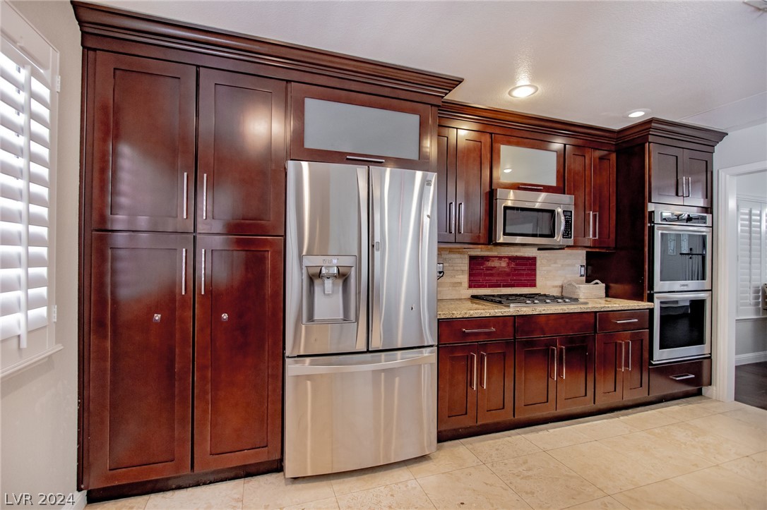 9713 Falling Star Avenue