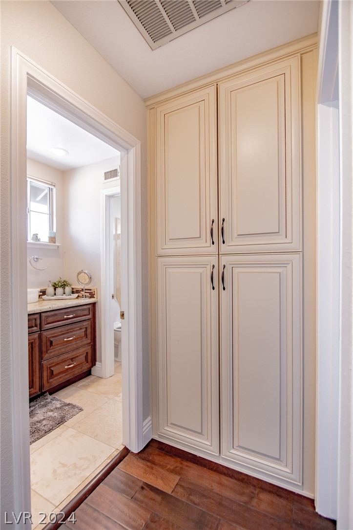 9713 Falling Star Avenue