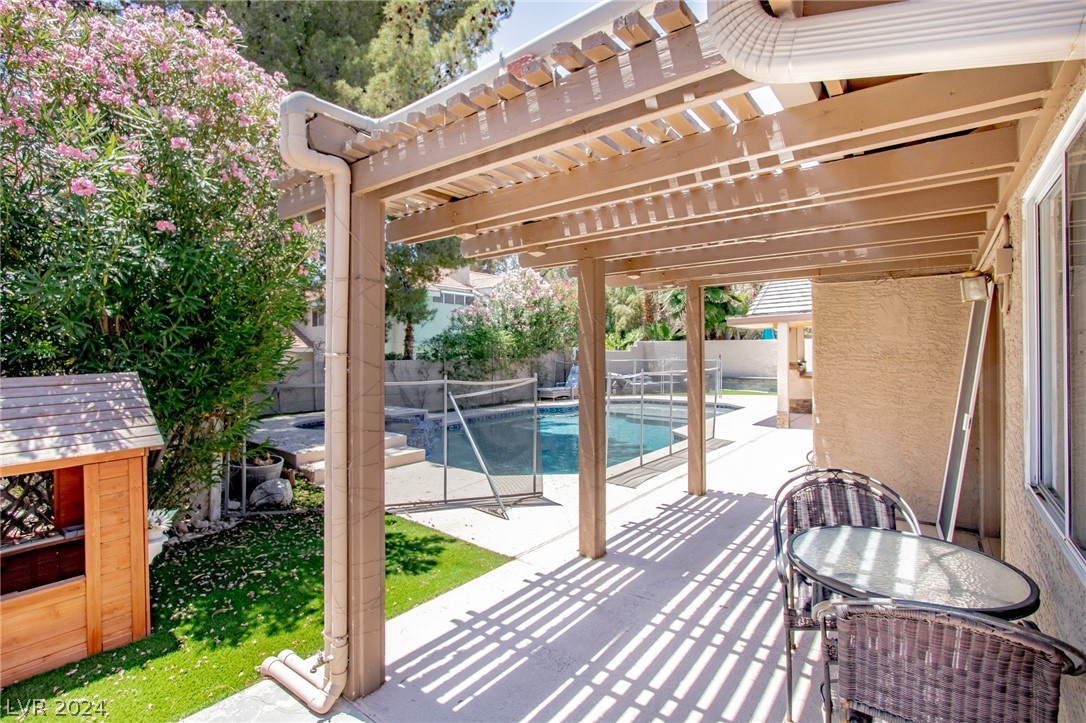 9713 Falling Star Avenue