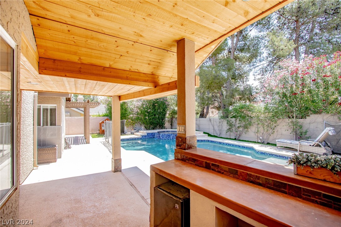 9713 Falling Star Avenue