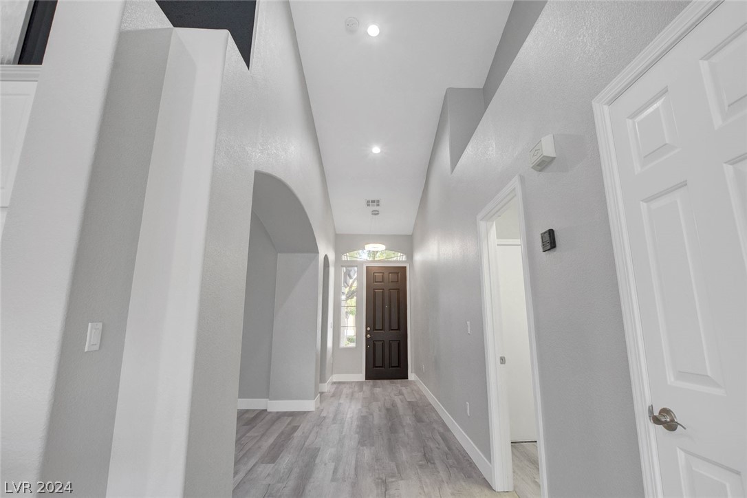 9645 Donner Springs Avenue