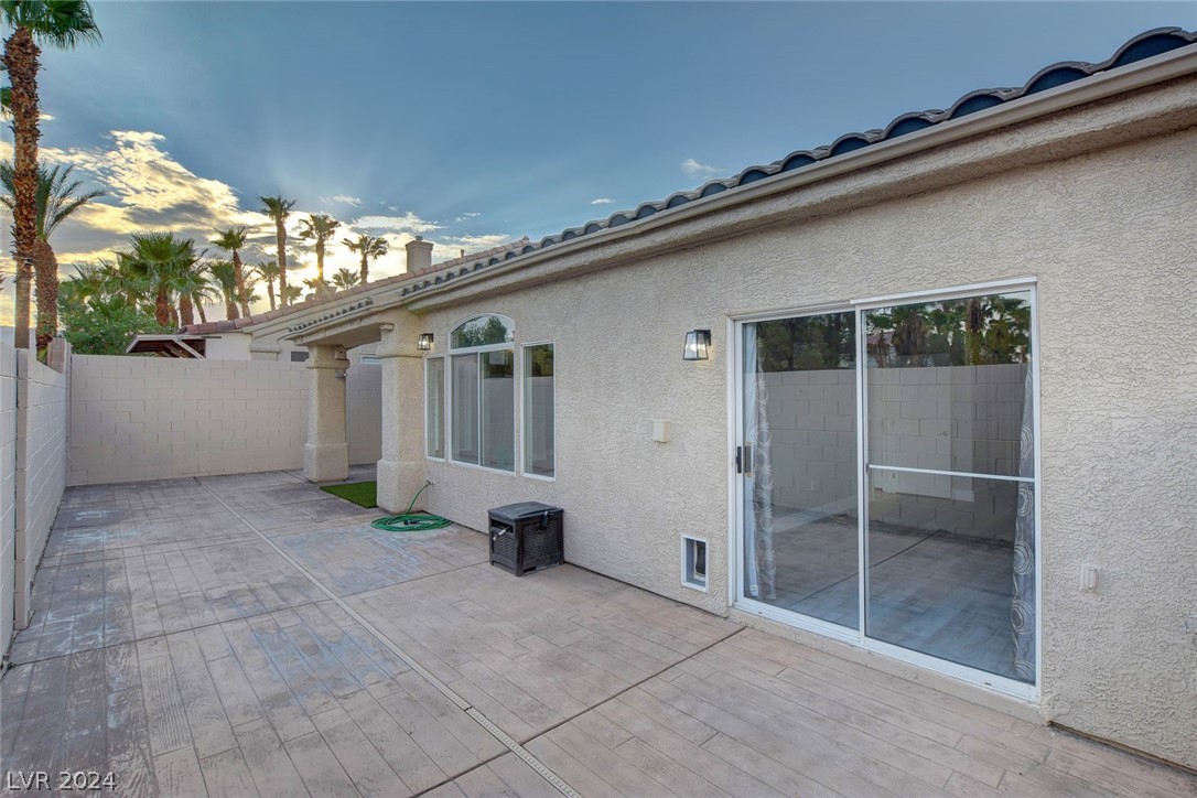 9645 Donner Springs Avenue