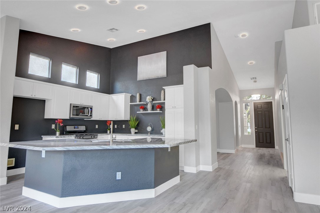 9645 Donner Springs Avenue