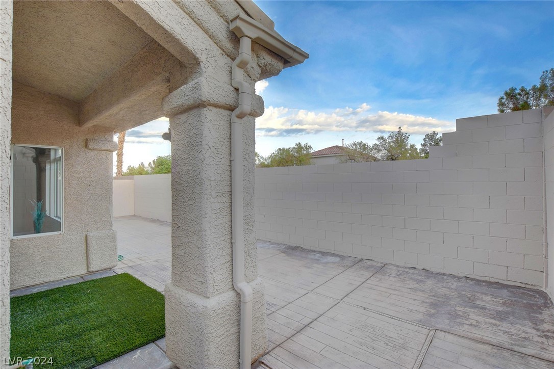 9645 Donner Springs Avenue