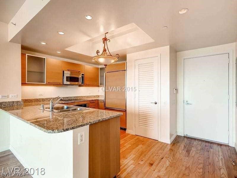 322 Karen Avenue 305