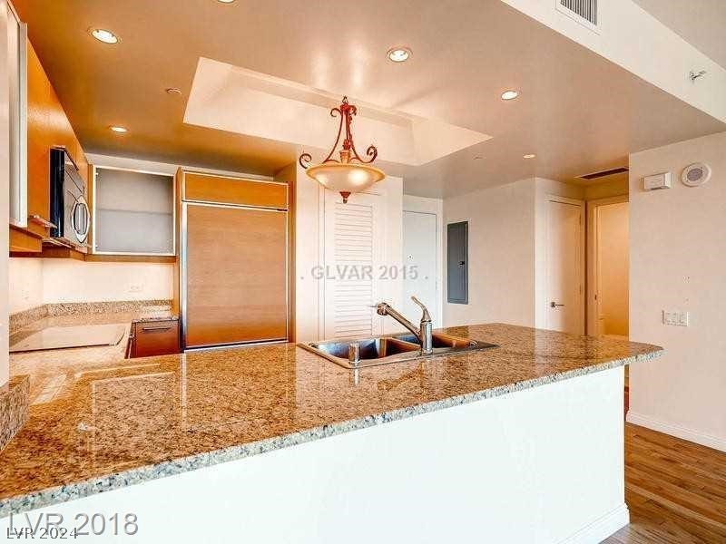 322 Karen Avenue 305