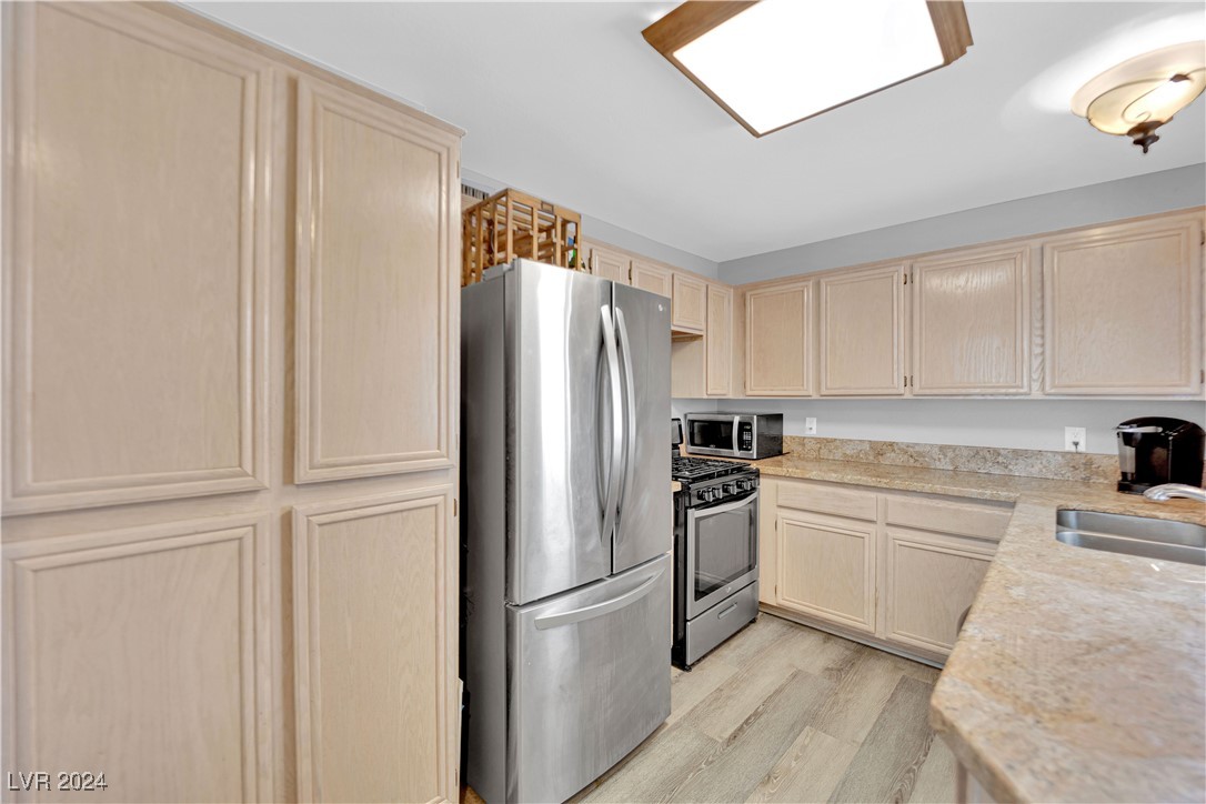 3125 North Buffalo Drive 2147