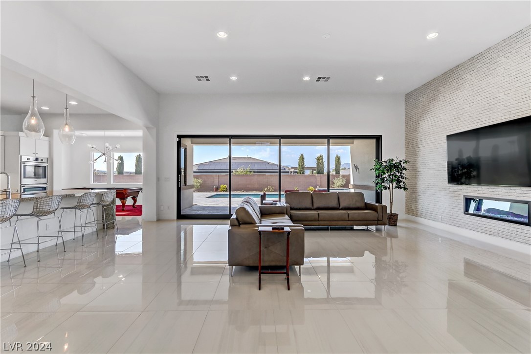 8542 Wolf Mountain Court