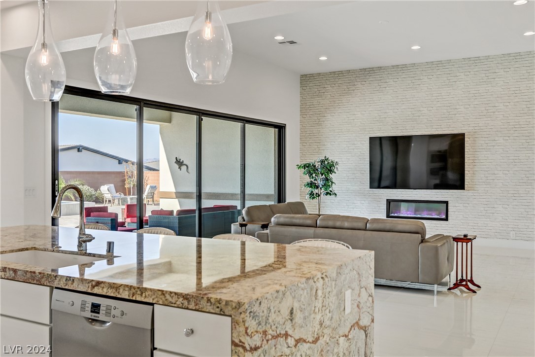 8542 Wolf Mountain Court