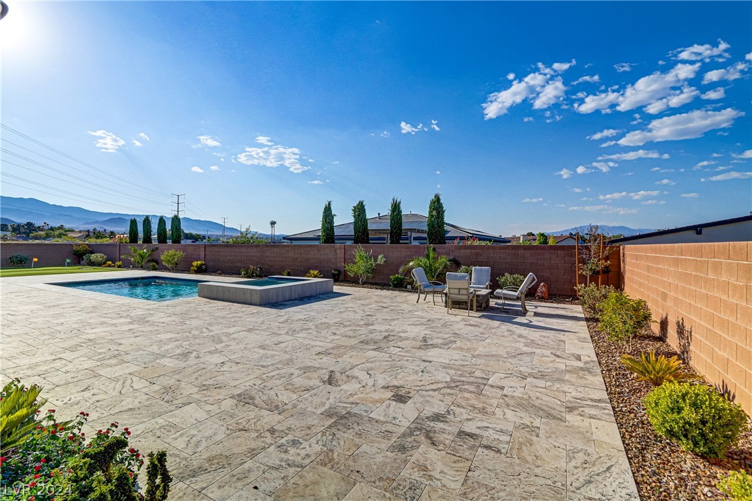 8542 Wolf Mountain Court