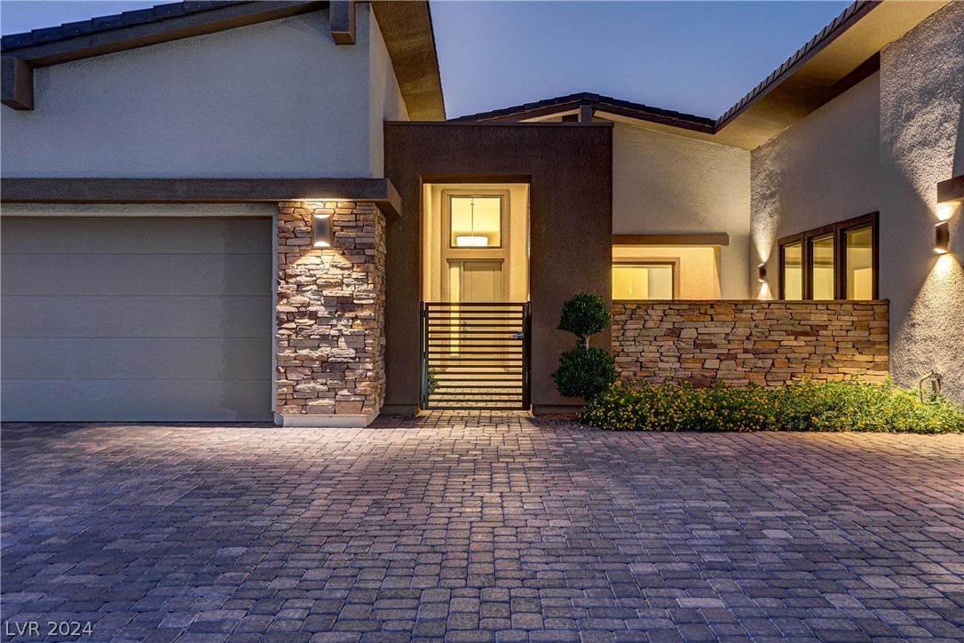8542 Wolf Mountain Court