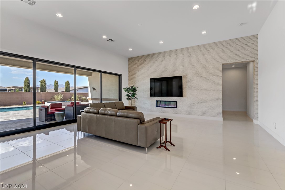 8542 Wolf Mountain Court