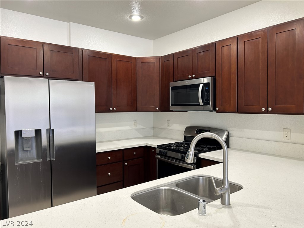 10019 CAPISTRELLO Avenue 0