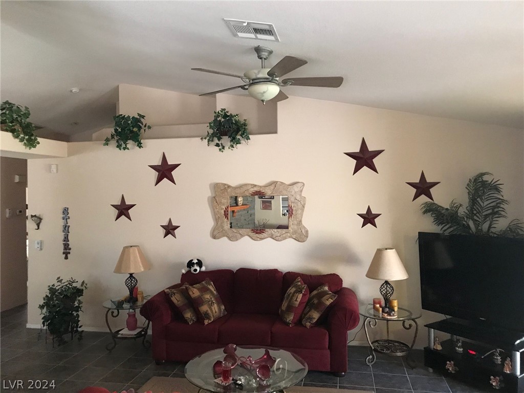 813 Mesa Pine Court