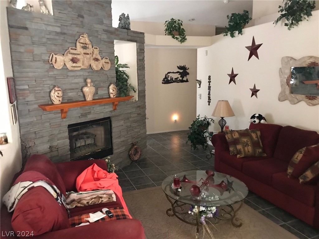 813 Mesa Pine Court