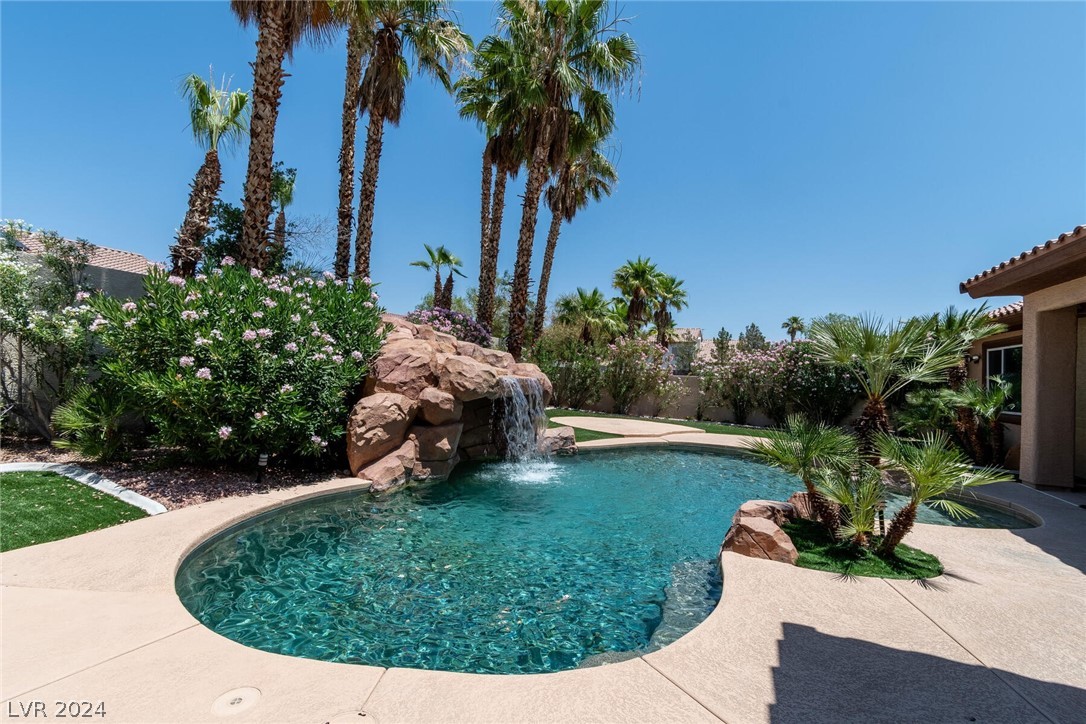 9636 Phoenician Avenue