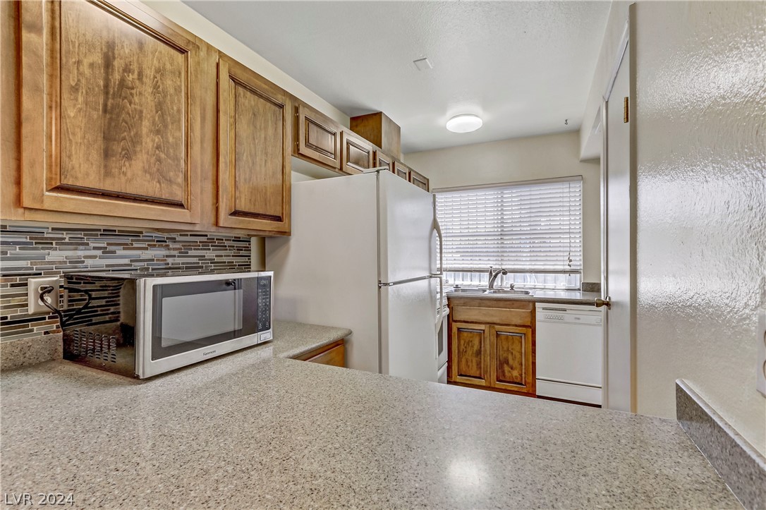 4041 Great Plains Way 0