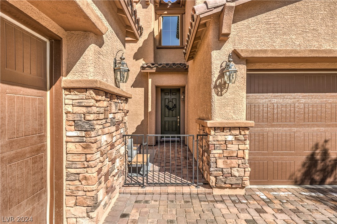 1142 Pandora Canyon Street
