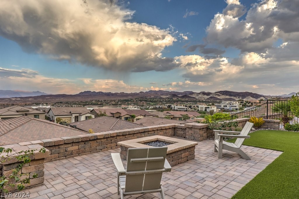 40 Stone Yucca Court