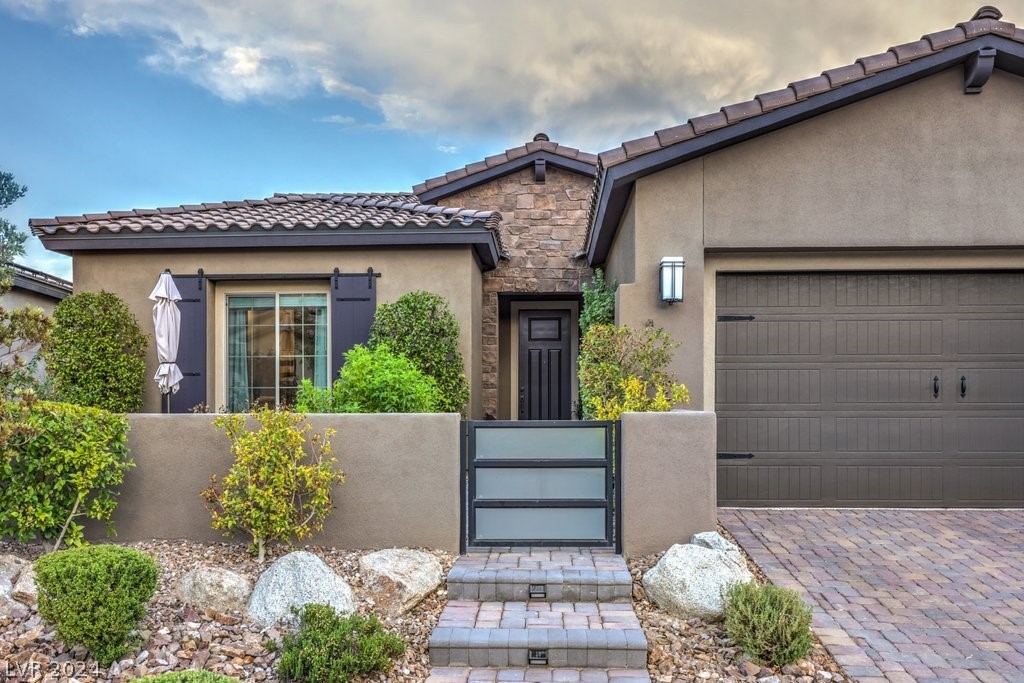 40 Stone Yucca Court