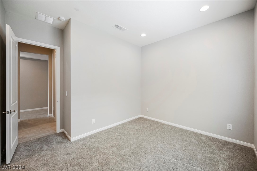 11736 Hatchling Avenue